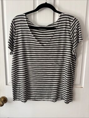 Striped V-Neck Short Sleeve Top - Black & White